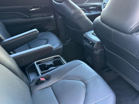 Used 2025 Toyota Grand Highlander AWD image 19