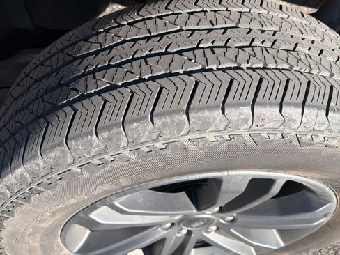 Used 2023 Ford F150 Lariat image 10