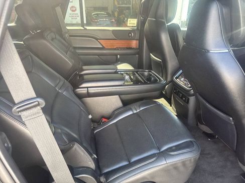Used 2018 Lincoln Navigator Reserve w/ Technology Package AWD/4WD image 11