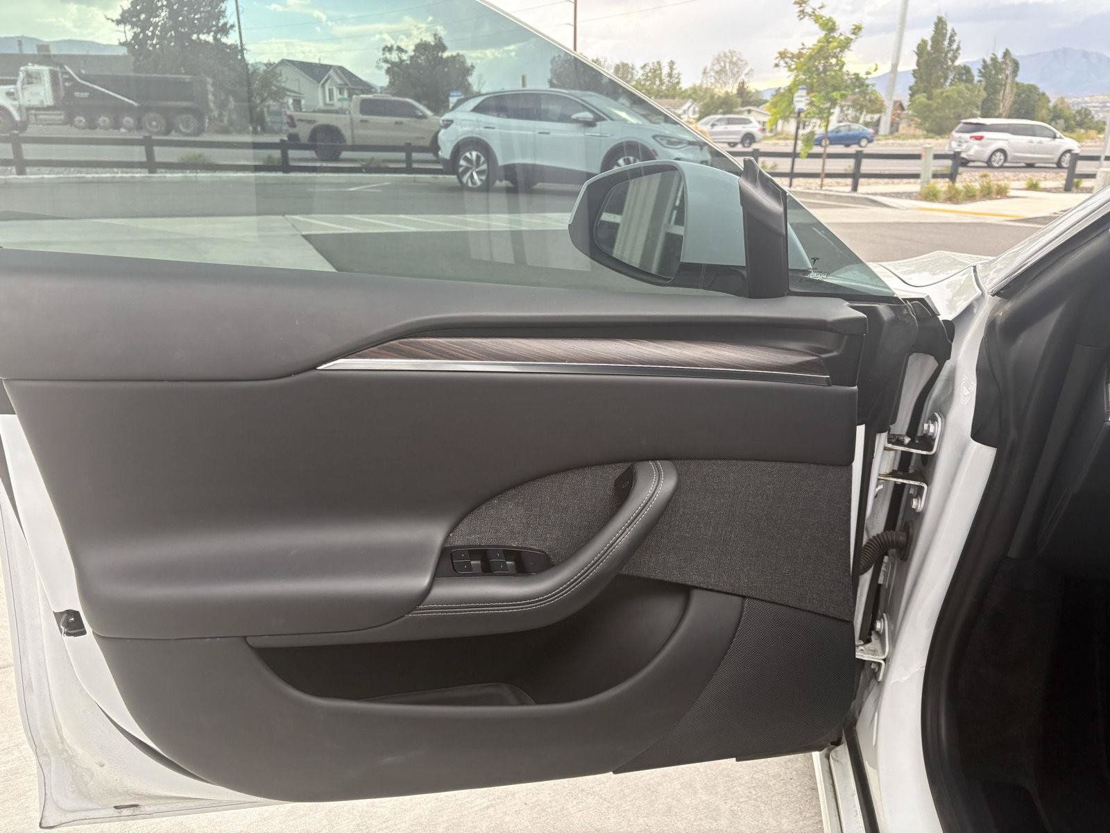Used 2022 Tesla Model S AWD/4WD image 9