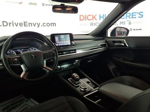 Used 2022 Mitsubishi Outlander SEL Black Edition image 10