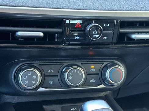 Used 2025 Nissan Kicks SV FWD image 19