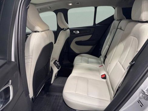 Used 2025 Volvo XC40 B5 Ultra image 12
