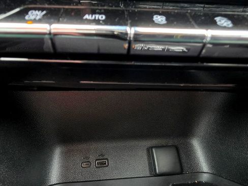 Used 2026 Chevrolet Traverse LT AWD/4WD image 39