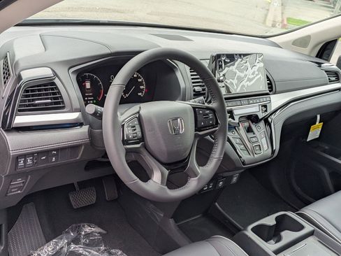 New 2026 Honda Odyssey Touring image 7