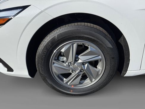 New 2026 Hyundai Elantra SE image 9