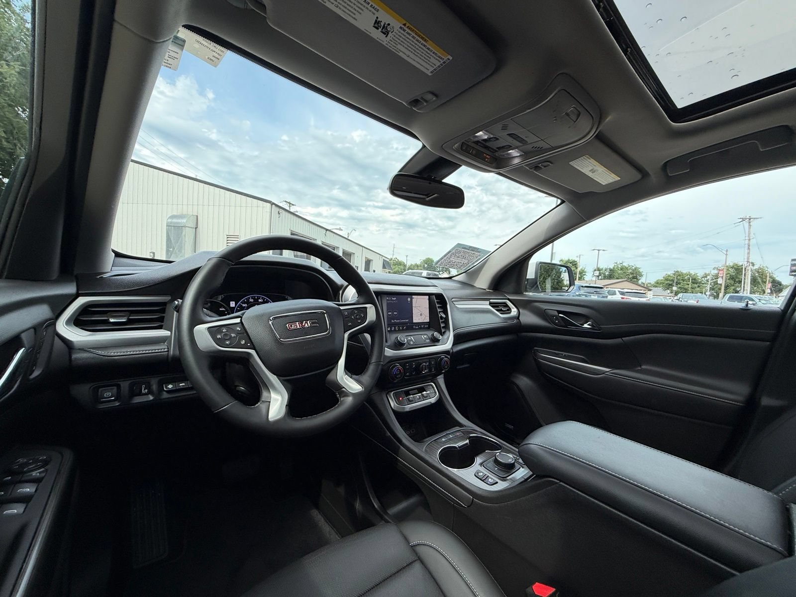 Used 2023 GMC Acadia SLT w/ Technology Package AWD/4WD image 17