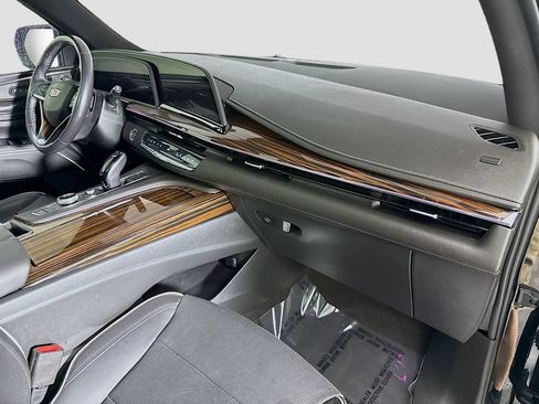 Used 2022 Cadillac Escalade ESV Premium Luxury w/ LPO, Radiant Package AWD/4WD image 31