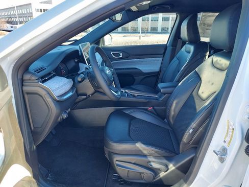 New 2023 Jeep Compass Latitude w/ Mopar Graphics Package image 13