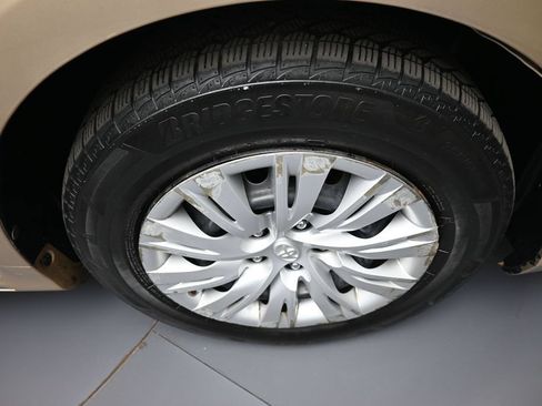Used 2012 Toyota Camry LE FWD image 13