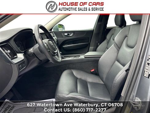 Used 2018 Volvo XC60 T5 Momentum w/ Vision Package image 9