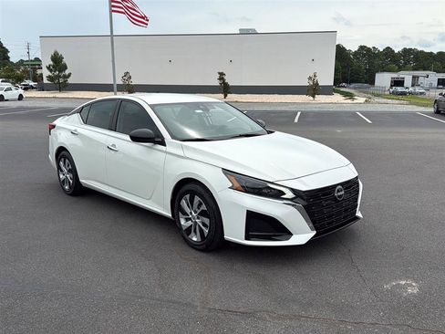 Used 2025 Nissan Altima 2.5 S FWD image 7