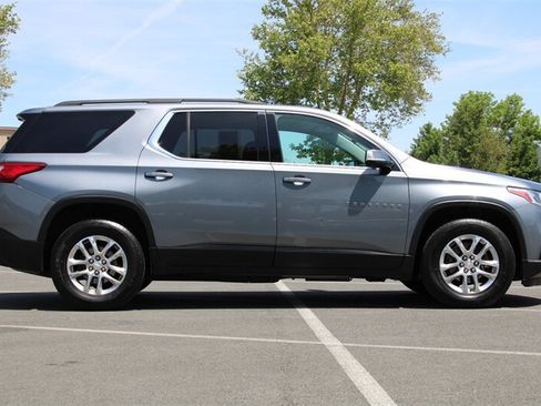 Used 2020 Chevrolet Traverse LT w/ Driver Confidence II Package AWD/4WD image 7