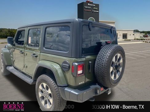 Used 2022 Jeep Wrangler Unlimited Sahara w/ Cold Weather Group AWD/4WD image 10