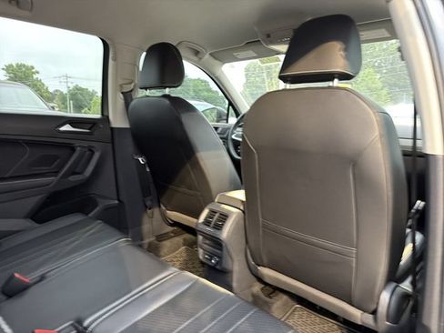 Used 2024 Volkswagen Tiguan SE FWD image 24