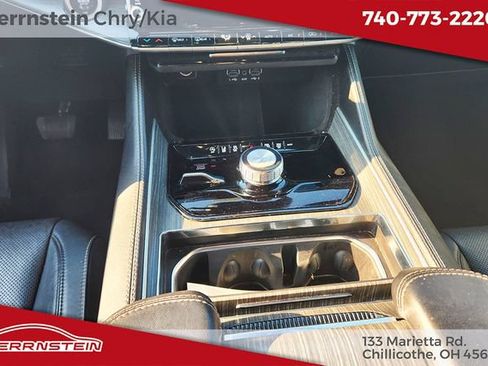 Used 2024 Jeep Wagoneer L Series II w/ Flexible Seating Group AWD/4WD image 13