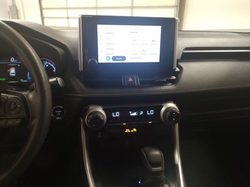 Used 2025 Toyota RAV4 XLE AWD/4WD image 7