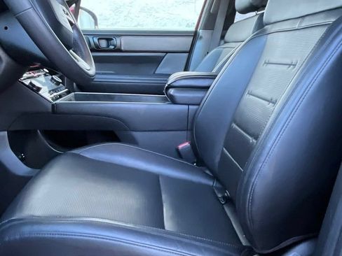 Used 2025 Hyundai Santa Fe Calligraphy AWD/4WD image 11