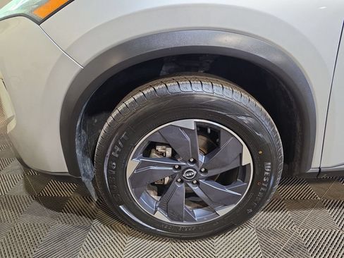 Used 2024 Nissan Rogue SV FWD image 18