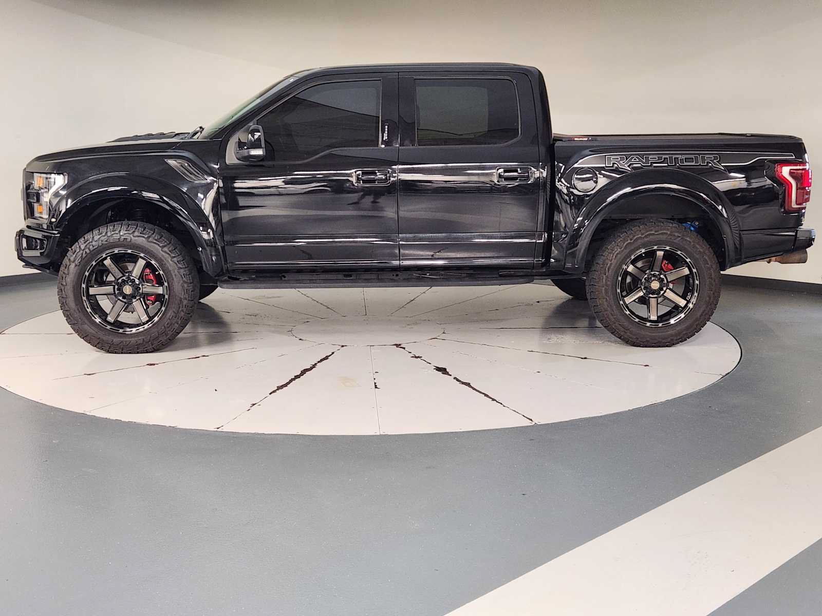 Used 2018 Ford F150 Raptor w/ Equipment Group 802A Luxury AWD/4WD image 5