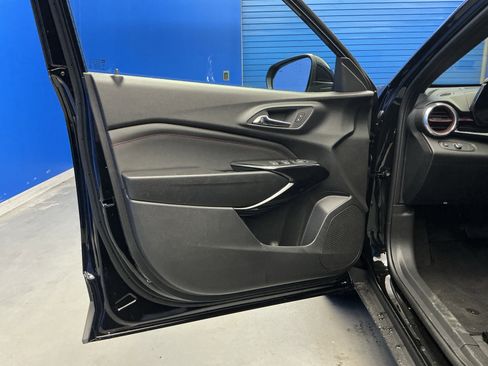 Used 2026 Chevrolet Trax RS w/ Sunroof Package image 9