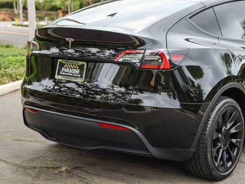 Used 2023 Tesla Model Y Long Range AWD/4WD image 14