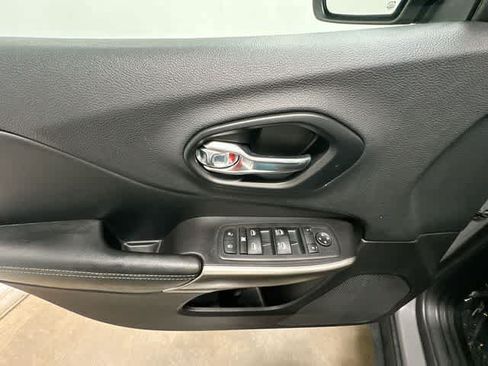 Used 2021 Jeep Cherokee Latitude Lux AWD/4WD image 18