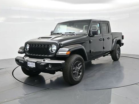 New 2025 Jeep Gladiator Sport image 2