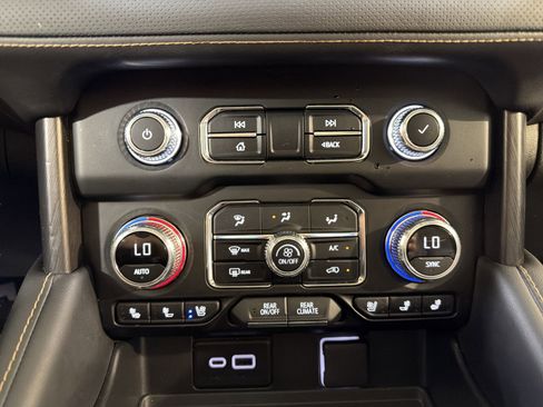 Used 2024 GMC Yukon AT4 w/ Technology Package AWD/4WD image 20