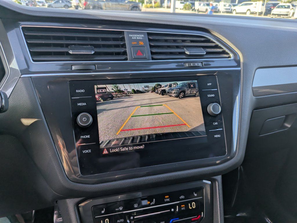 Certified 2022 Volkswagen Tiguan SE R-Line FWD image 21