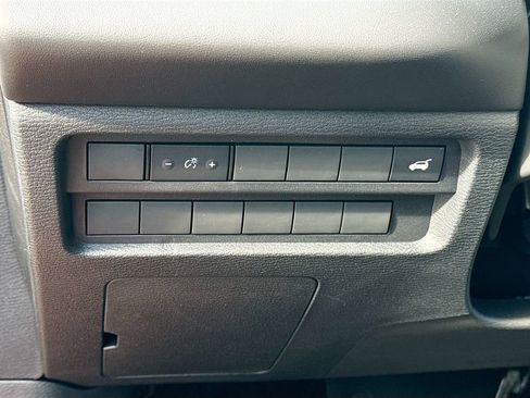 New 2025 Mitsubishi Outlander SE image 10