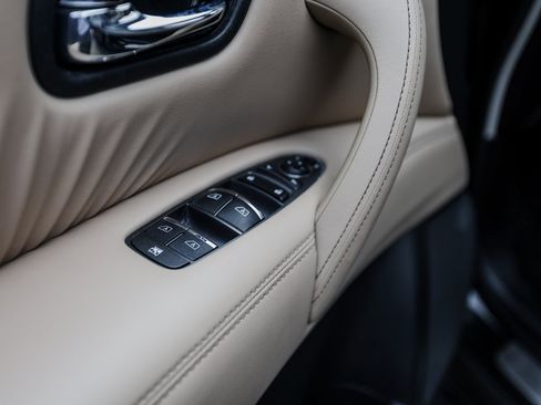 Used 2021 Nissan Armada SL image 17