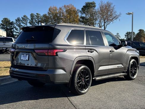 Used 2025 Toyota Sequoia SR5 image 10