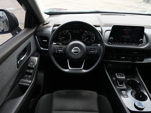 Used 2023 Nissan Rogue SV AWD/4WD image 9