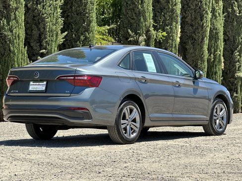 Certified 2024 Volkswagen Jetta SE FWD image 4