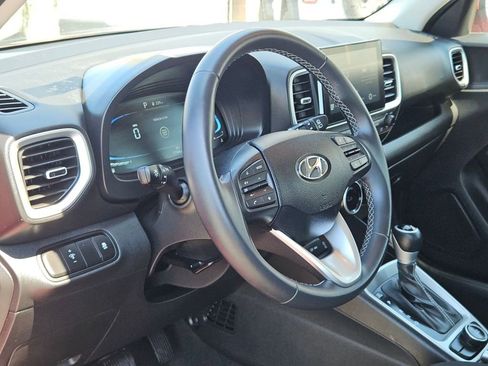 Used 2025 Hyundai Venue SEL FWD image 13