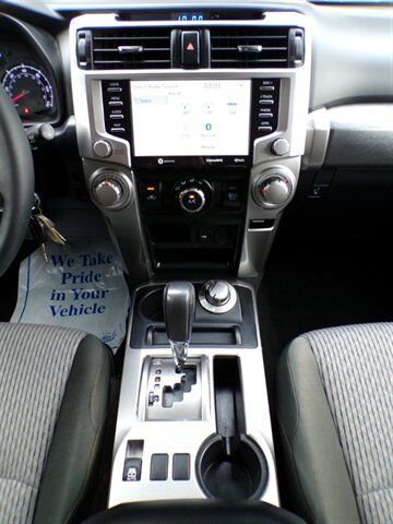 Used 2020 Toyota 4Runner SR5 AWD/4WD image 31
