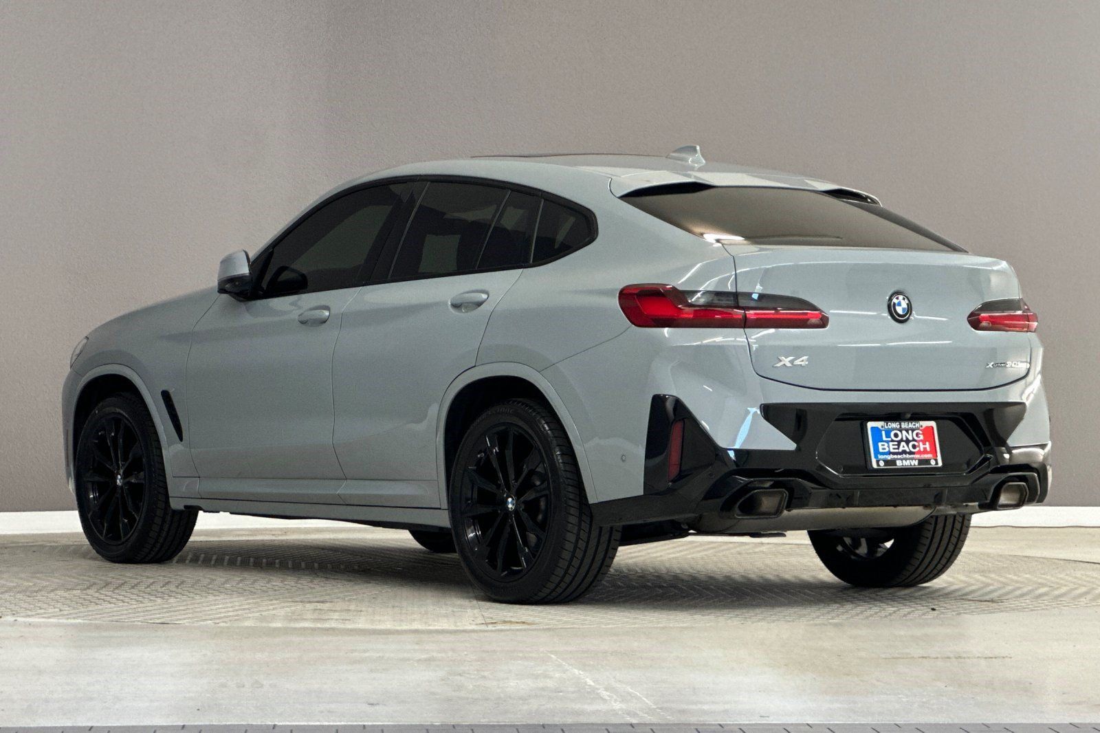 Certified 2025 BMW X4 xDrive30i w/ Premium Package AWD/4WD image 3