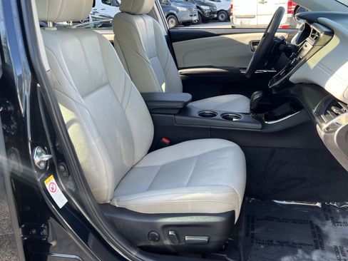Used 2017 Toyota Avalon XLE FWD image 25