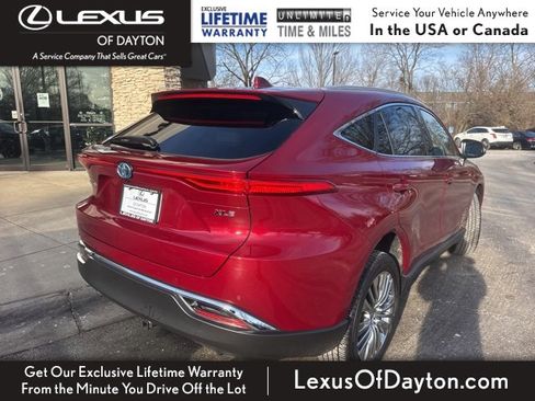 Used 2023 Toyota Venza XLE image 3