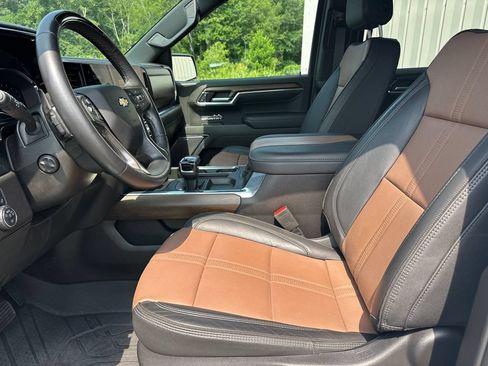 Used 2024 Chevrolet Silverado 1500 High Country w/ Technology Package AWD/4WD image 10