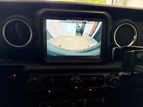 Used 2021 Jeep Wrangler Unlimited Sahara image 19