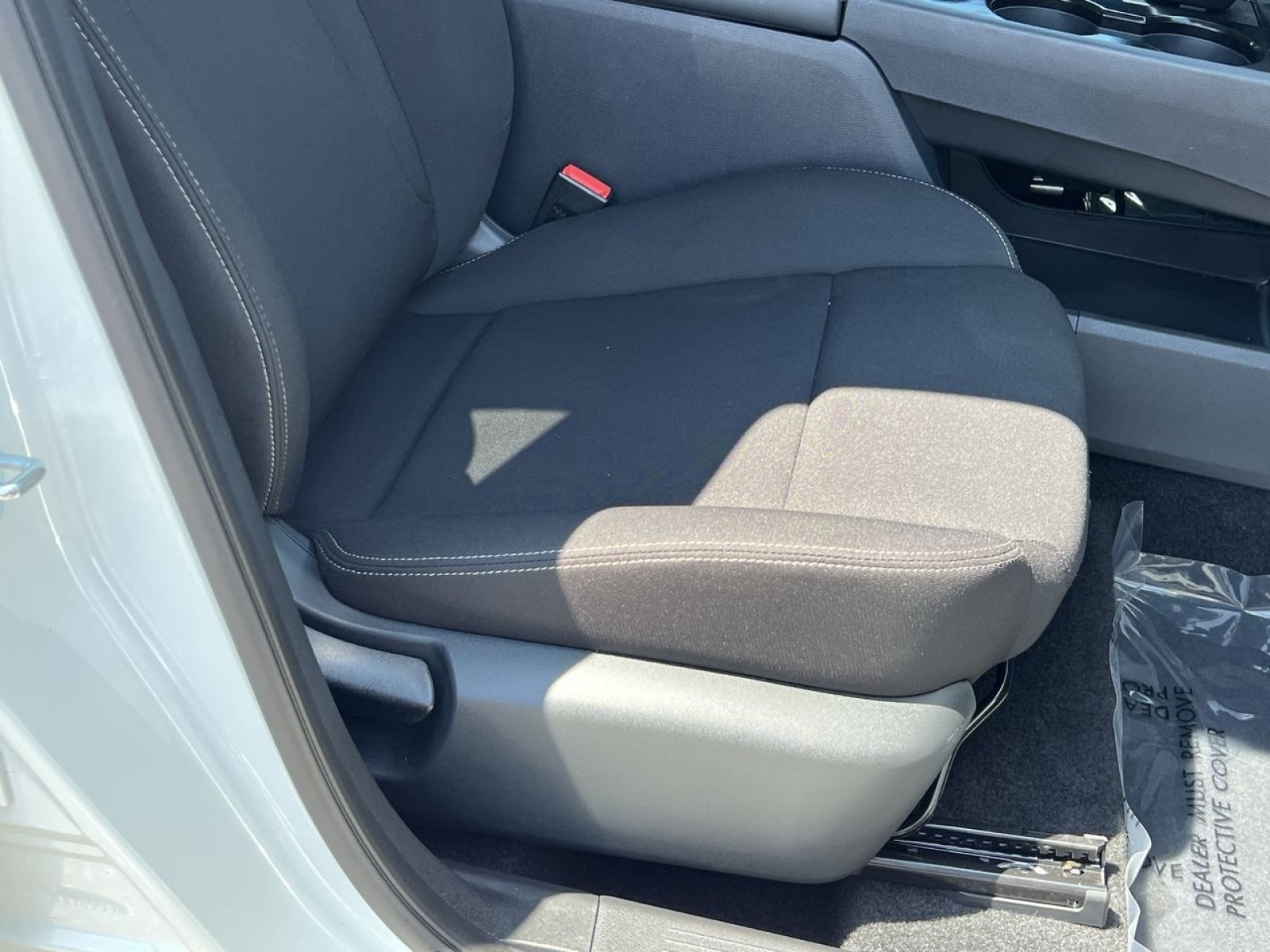 Used 2025 Nissan Rogue S AWD/4WD image 27