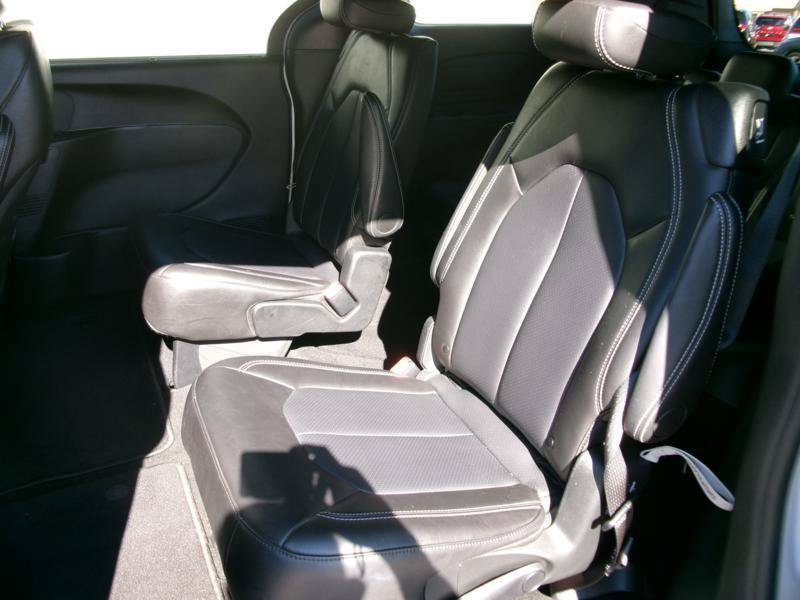 Used 2026 Chrysler Pacifica Select FWD image 12