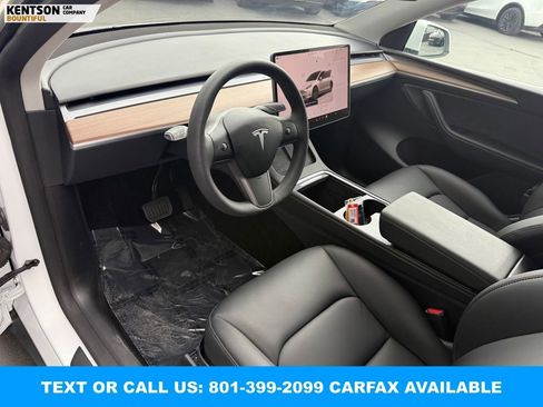 Used 2024 Tesla Model Y Long Range AWD/4WD image 29