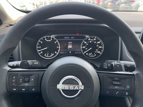 Used 2023 Nissan Rogue SV image 11