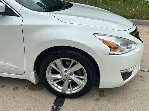 Used 2015 Nissan Altima 2.5 SV w/ Convenience Package FWD image 3
