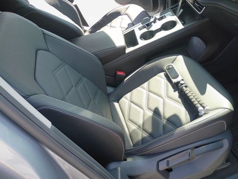 Certified 2026 Volkswagen Atlas SE FWD image 27