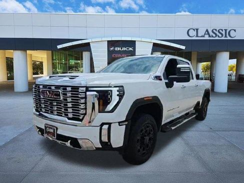 Used 2025 GMC Sierra 2500 Denali w/ Denali Reserve Package AWD/4WD image 3