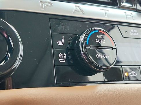 New 2026 Nissan Pathfinder Platinum image 36